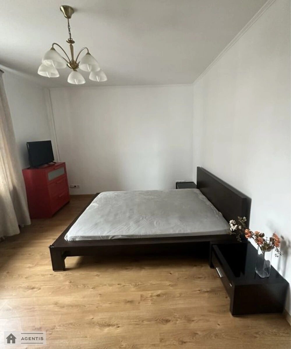 Сдам квартиру 2 комнаты, 65 m², 7 эт./16 этажей. М. Гришка , Киев. 