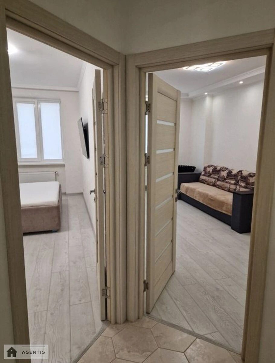 Сдам квартиру 2 комнаты, 60 m², 7 эт./10 этажей. Яблунева , Софиевская Борщаговка. 