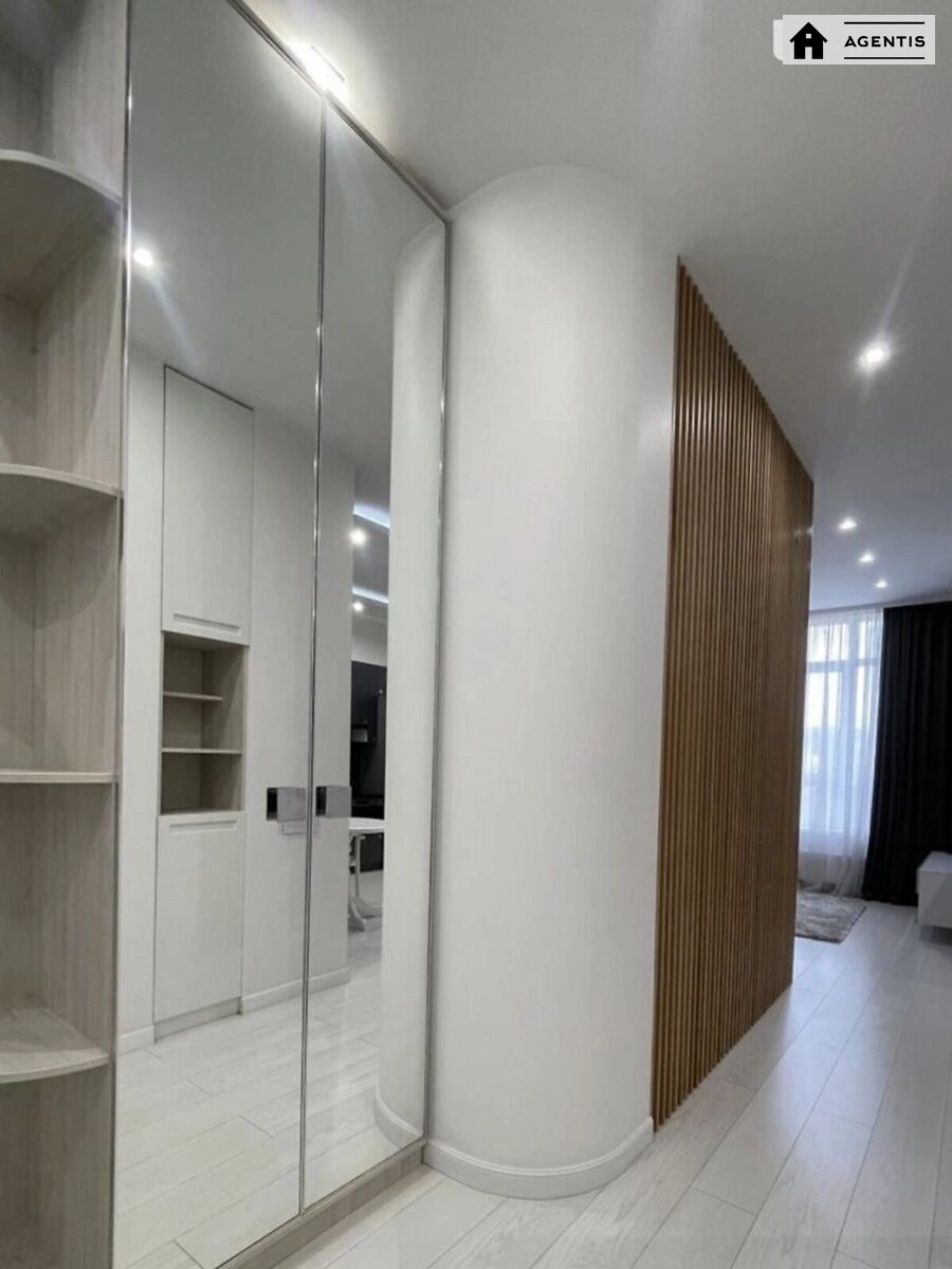 Сдам квартиру 1 комната, 45 m², 5 эт./24 этажа. 7, Джона Маккейна вул. (Івана Кудрі), Киев. 