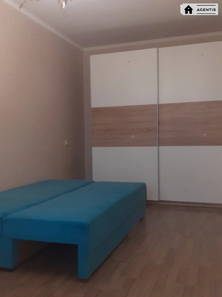 Сдам квартиру 1 комната, 38 m², 5 эт./6 этажей. 51, Златоустовская 51, Киев. 