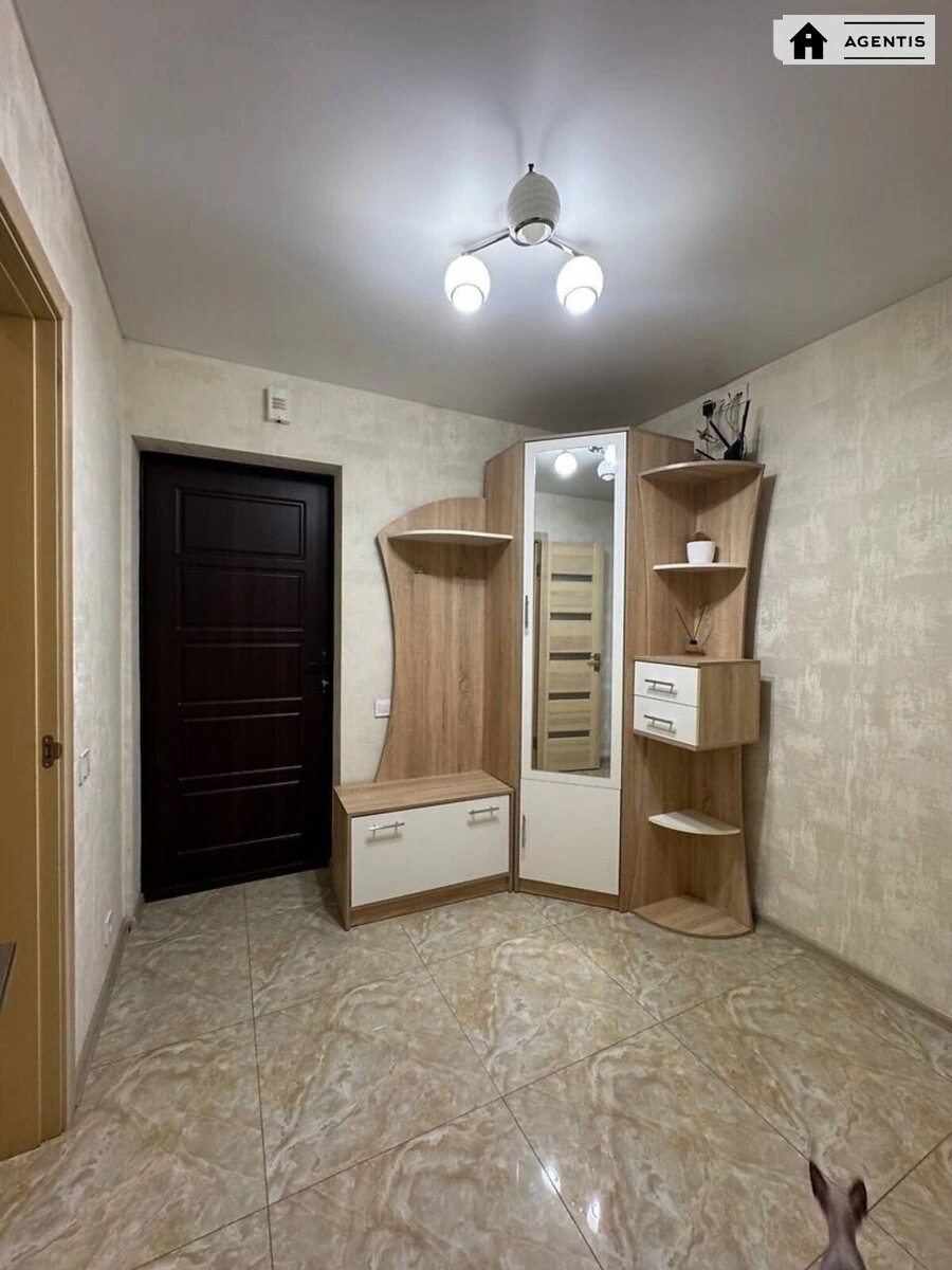 Сдам квартиру 2 комнаты, 43 m², 5 эт./26 этажей. 15, Соломії Крушельницької вул., Киев. 