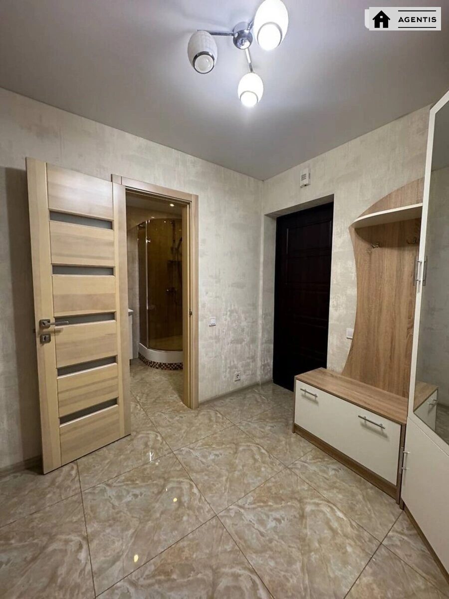 Сдам квартиру 2 комнаты, 43 m², 5 эт./26 этажей. 15, Соломії Крушельницької вул., Киев. 