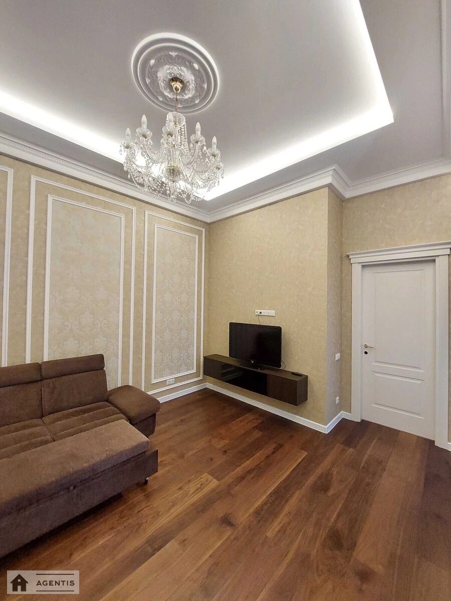 Сдам квартиру 2 комнаты, 60 m², 2 эт./3 этажа. 32, Антоновича вул. (Горького), Киев. 