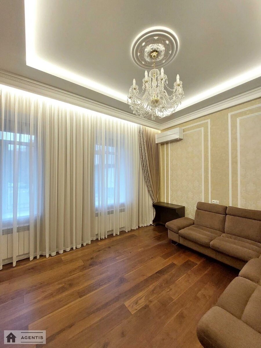 Сдам квартиру 2 комнаты, 60 m², 2 эт./3 этажа. 32, Антоновича вул. (Горького), Киев. 