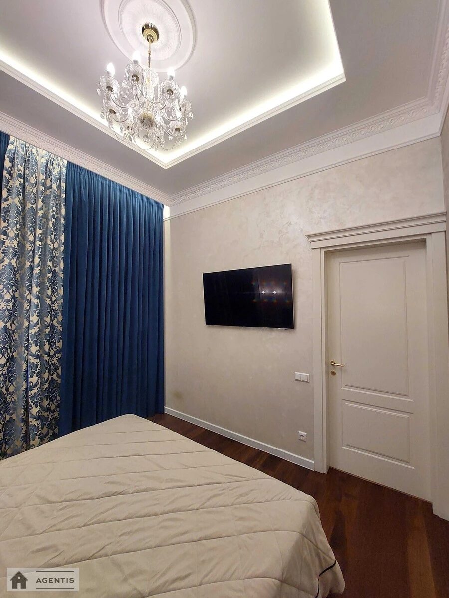 Сдам квартиру 2 комнаты, 60 m², 2 эт./3 этажа. 32, Антоновича вул. (Горького), Киев. 