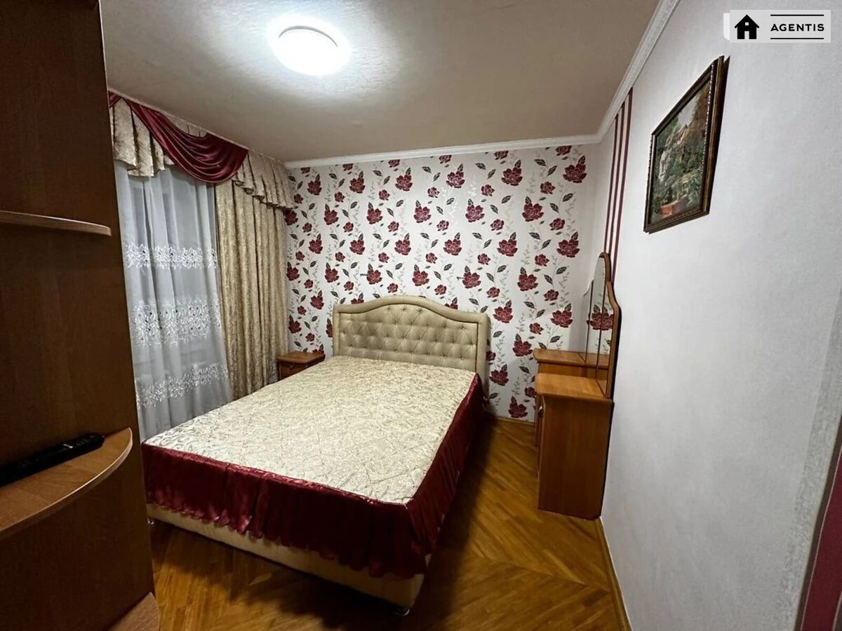 Сдам квартиру 3 комнаты, 70 m², 7 эт./9 этажей. 9, Йорданська вул. (Лайоша Гавро), Киев. 