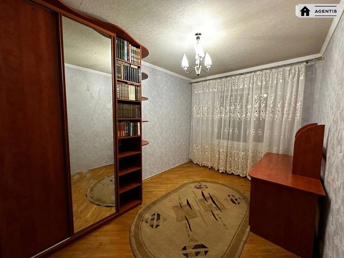 Сдам квартиру 3 комнаты, 70 m², 7 эт./9 этажей. 9, Йорданська вул. (Лайоша Гавро), Киев. 