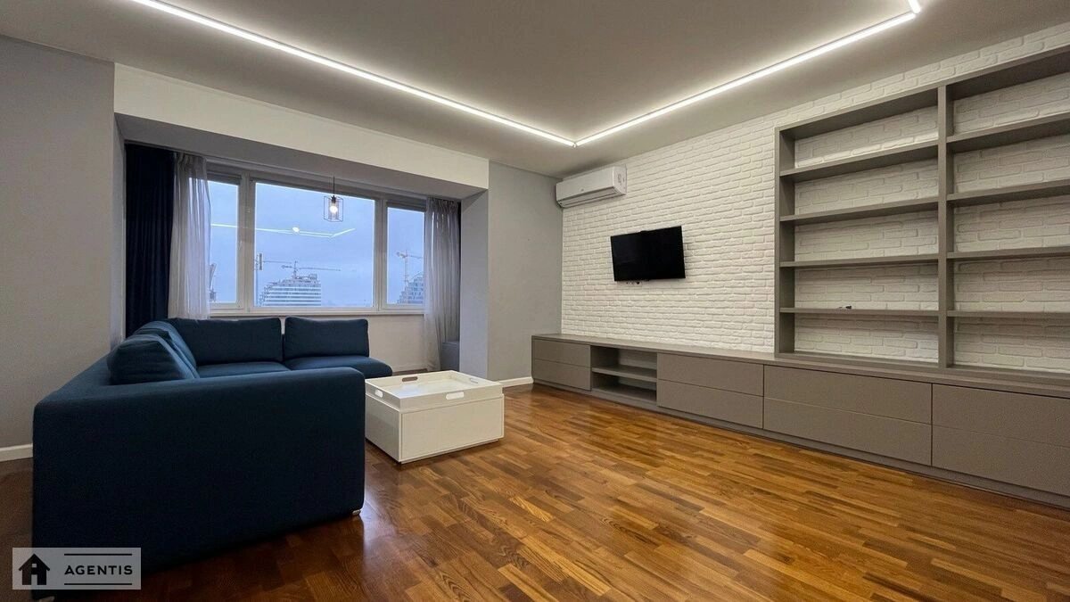 Сдам квартиру 3 комнаты, 105 m², 17 эт./22 этажа. 4, Старонаводницкая 4, Киев. 