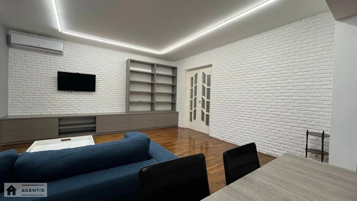 Сдам квартиру 3 комнаты, 105 m², 17 эт./22 этажа. 4, Старонаводницкая 4, Киев. 