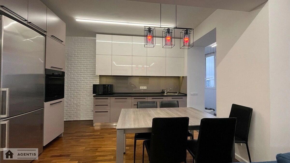 Сдам квартиру 3 комнаты, 105 m², 17 эт./22 этажа. 4, Старонаводницкая 4, Киев. 