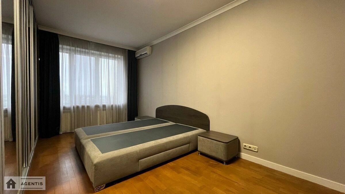 Сдам квартиру 3 комнаты, 105 m², 17 эт./22 этажа. 4, Старонаводницкая 4, Киев. 