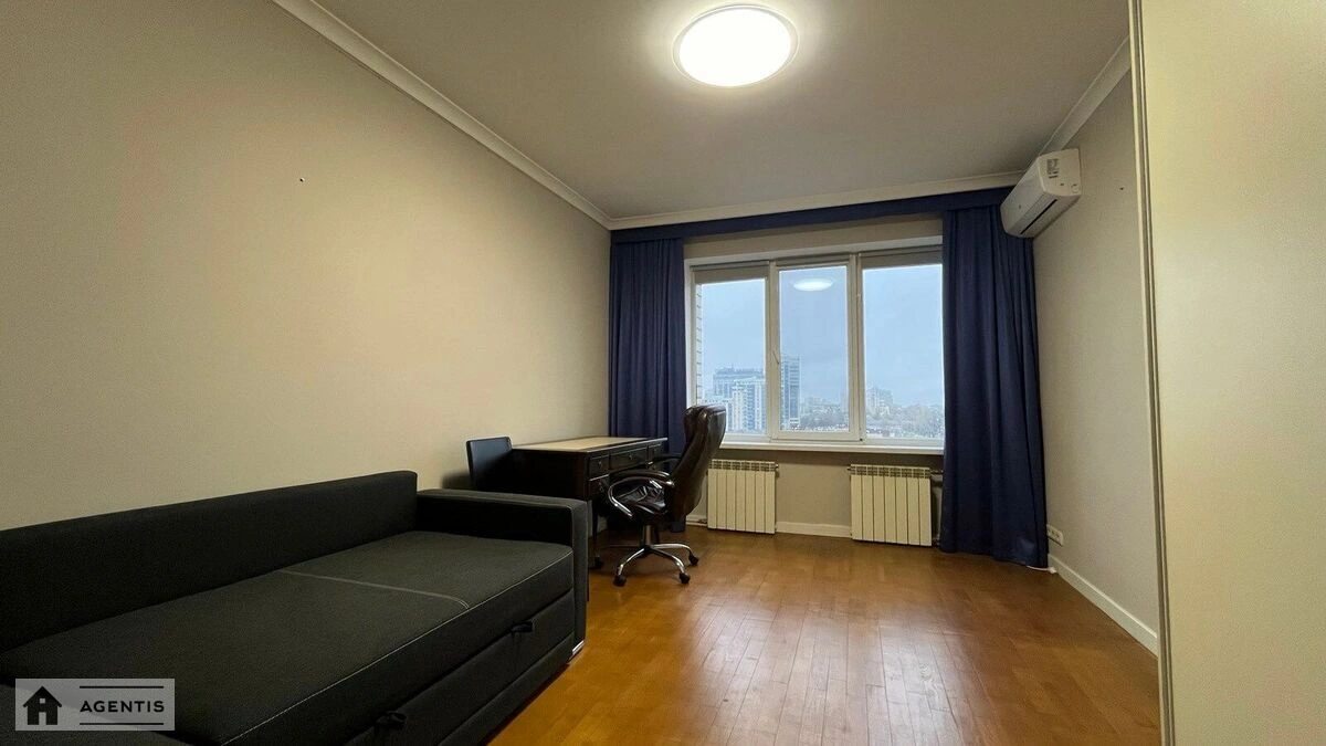 Сдам квартиру 3 комнаты, 105 m², 17 эт./22 этажа. 4, Старонаводницкая 4, Киев. 