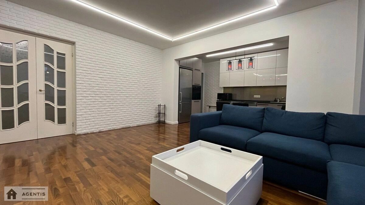 Сдам квартиру 3 комнаты, 105 m², 17 эт./22 этажа. 4, Старонаводницкая 4, Киев. 