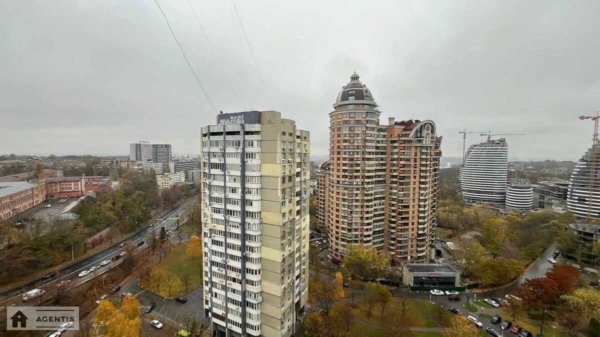 Сдам квартиру 3 комнаты, 105 m², 17 эт./22 этажа. 4, Старонаводницкая 4, Киев. 