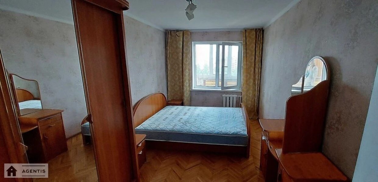 Сдам квартиру 2 комнаты, 56 m², 8 эт./12 этажей. 10, Бехтеревский 10, Киев. 