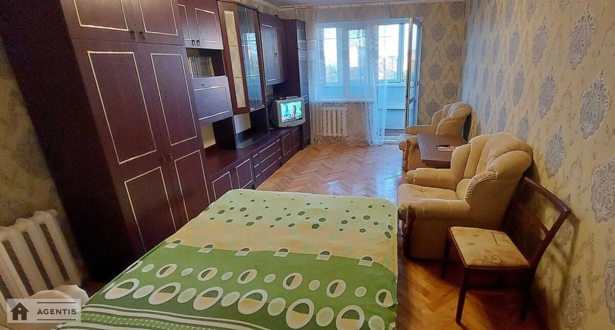 Сдам квартиру 2 комнаты, 56 m², 8 эт./12 этажей. 10, Бехтеревский 10, Киев. 