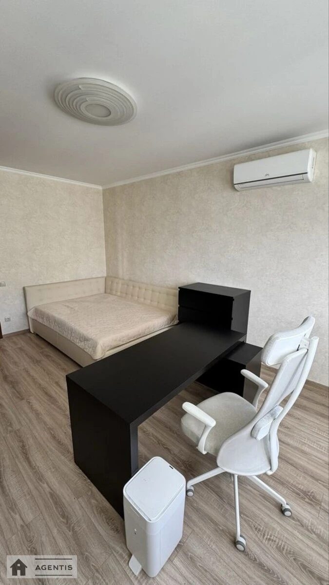 Сдам квартиру 2 комнаты, 70 m², 22 эт./25 этажей. 3, Єлизавети Чавдар вул., Киев. 