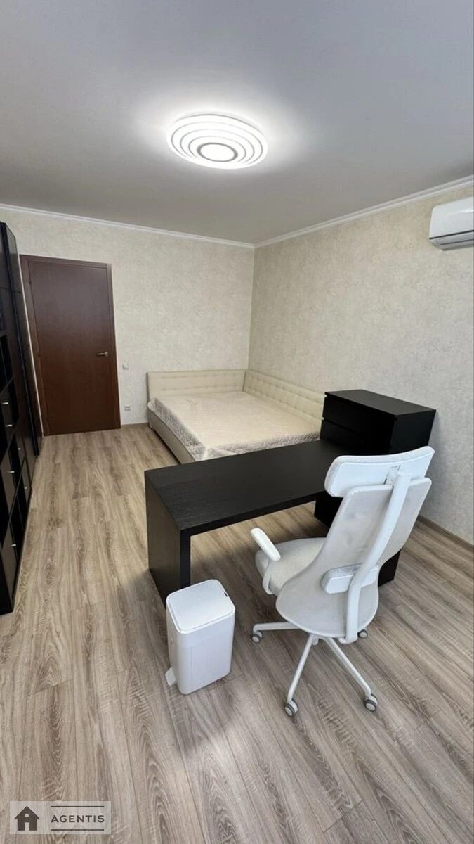 Сдам квартиру 2 комнаты, 70 m², 22 эт./25 этажей. 3, Єлизавети Чавдар вул., Киев. 