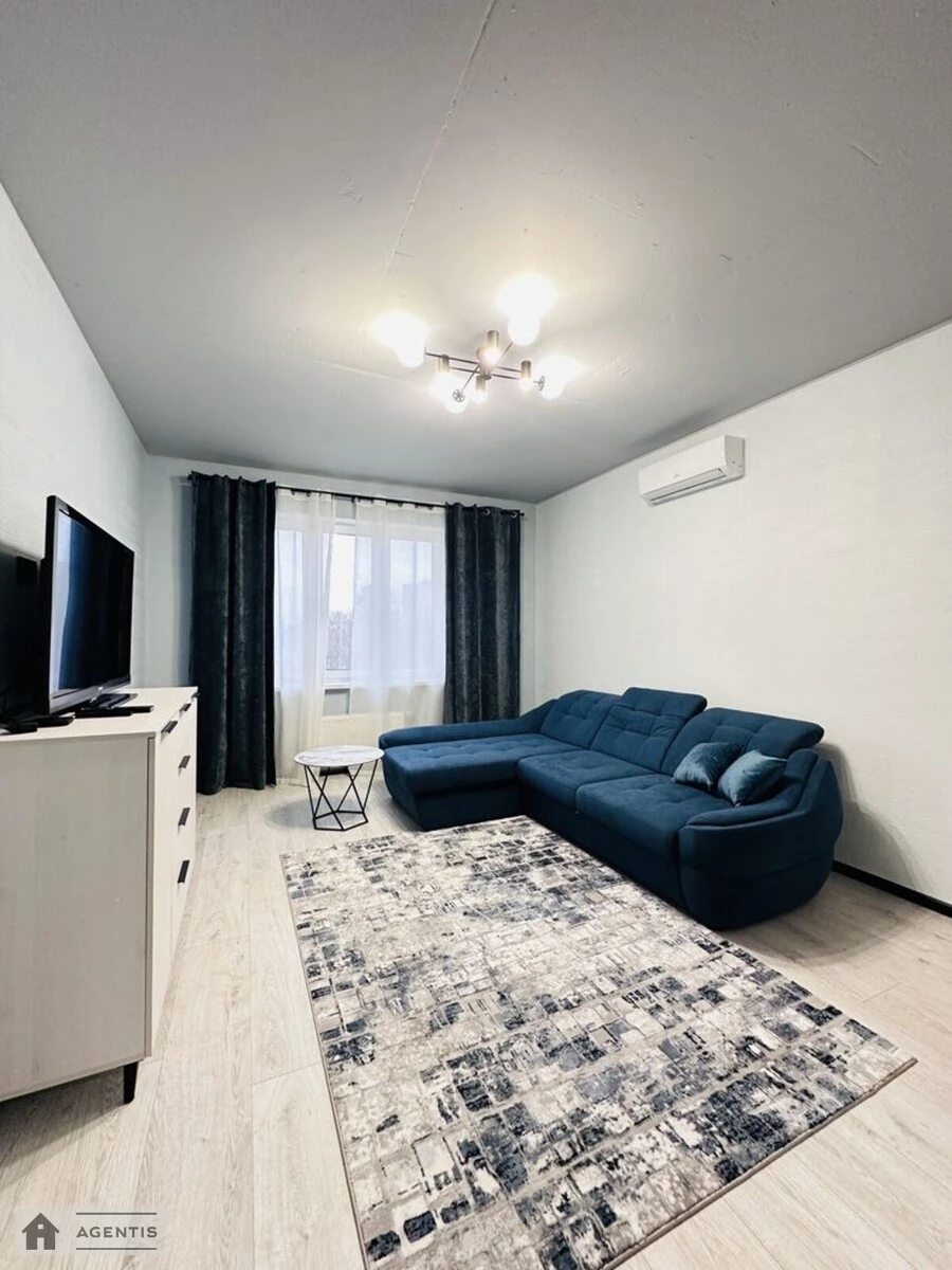 Сдам квартиру 2 комнаты, 65 m², 4 эт./25 этажей. 27, Краковская 27, Киев. 