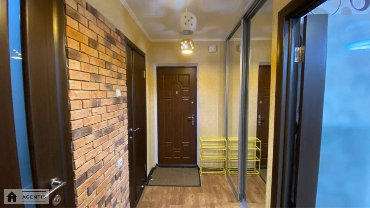 Сдам квартиру 1 комната, 38 m², 8 эт./12 этажей. 47, Георгія Тороповського вул. (Івана Дубового), Киев. 