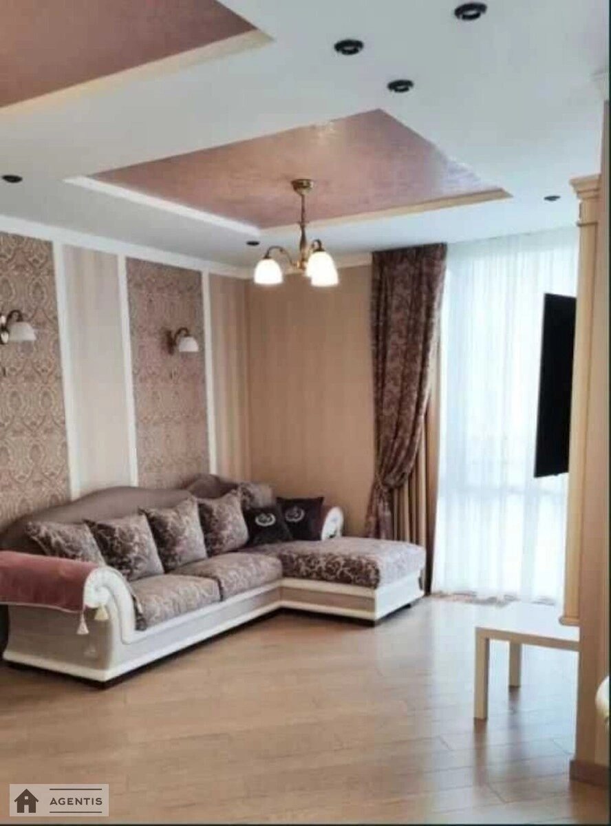 Сдам квартиру 3 комнаты, 93 m², 15 эт./17 этажей. 17, Анатолія Петрицького вул., Киев. 