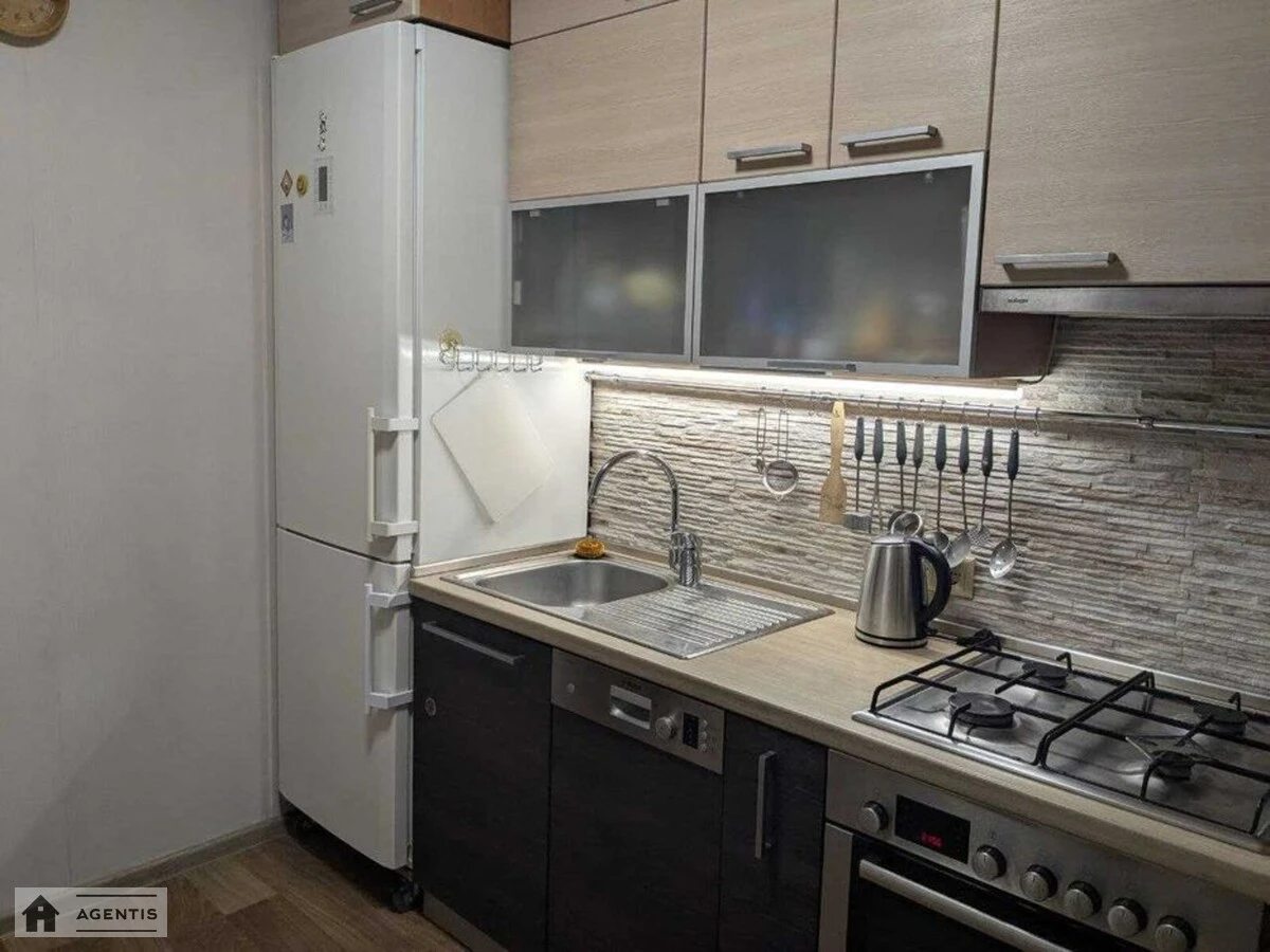 Сдам квартиру 2 комнаты, 52 m², 9 эт./9 этажей. Науки, Киев. 