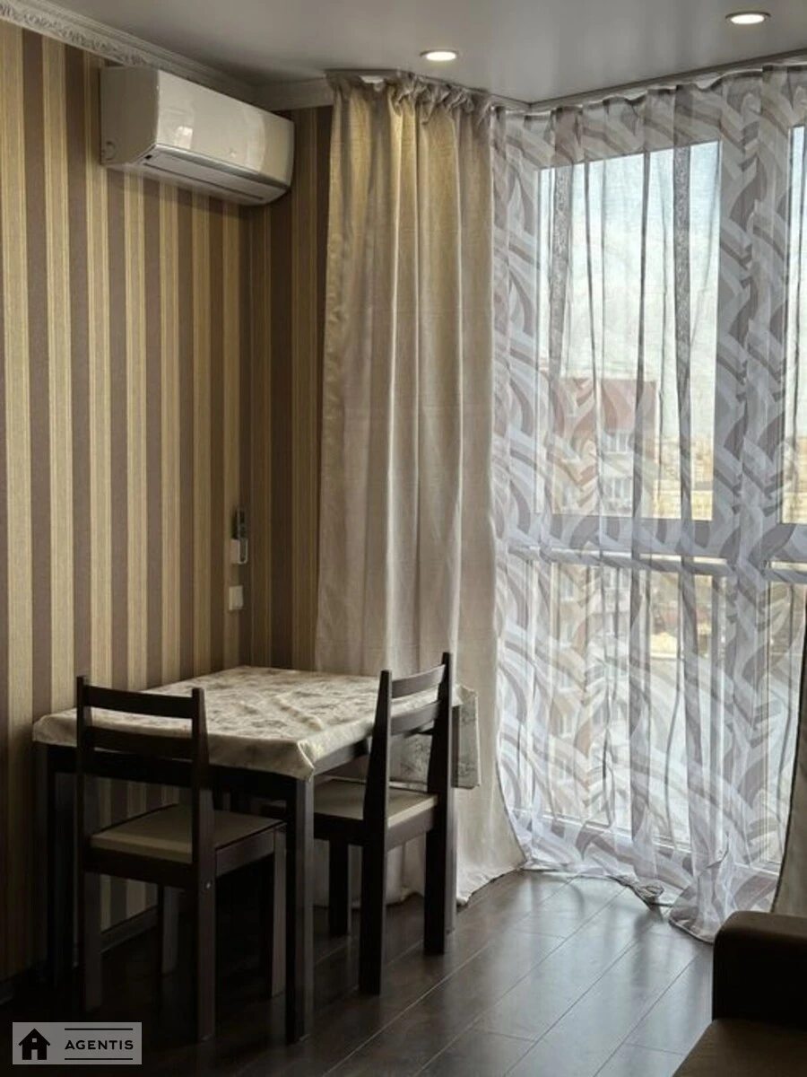 Apartment for rent 2 rooms, 51 m², 21st fl./25 floors. 2, Dragomanova 2, Kyiv. 