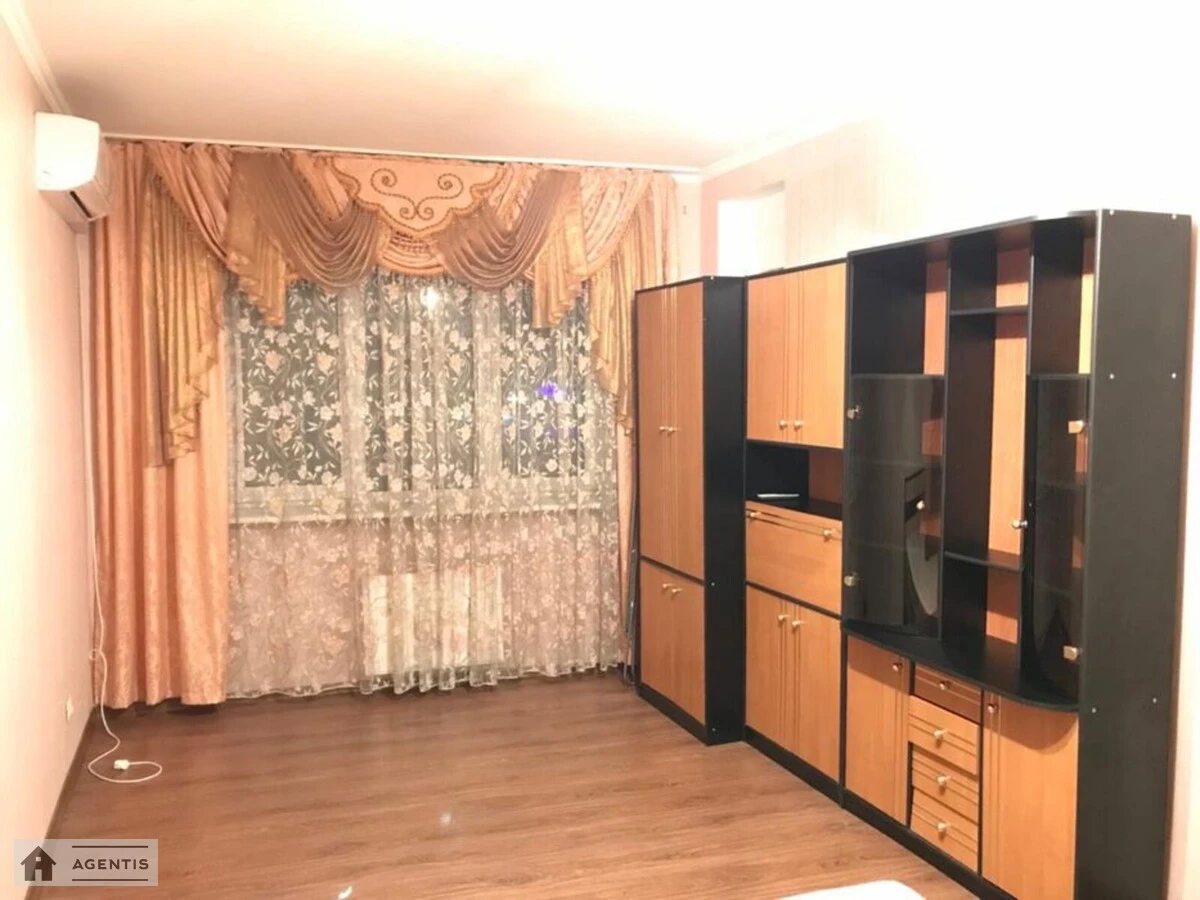 Сдам квартиру 1 комната, 54 m², 2 эт./16 этажей. 29, Автозаводская 29, Киев. 