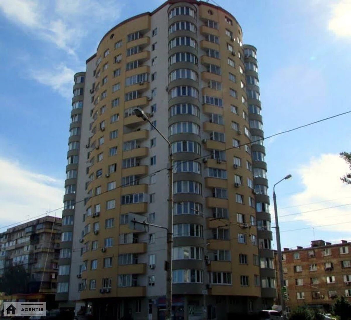 Сдам квартиру 1 комната, 54 m², 2 эт./16 этажей. 29, Автозаводская 29, Киев. 