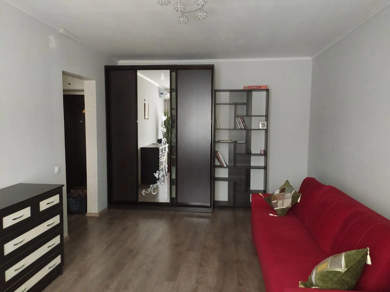 Apartments for sale 1 room, 39 m², 6th fl./6 floors. 11, Myru , Petropavlovskaya  Borshchahovka. 