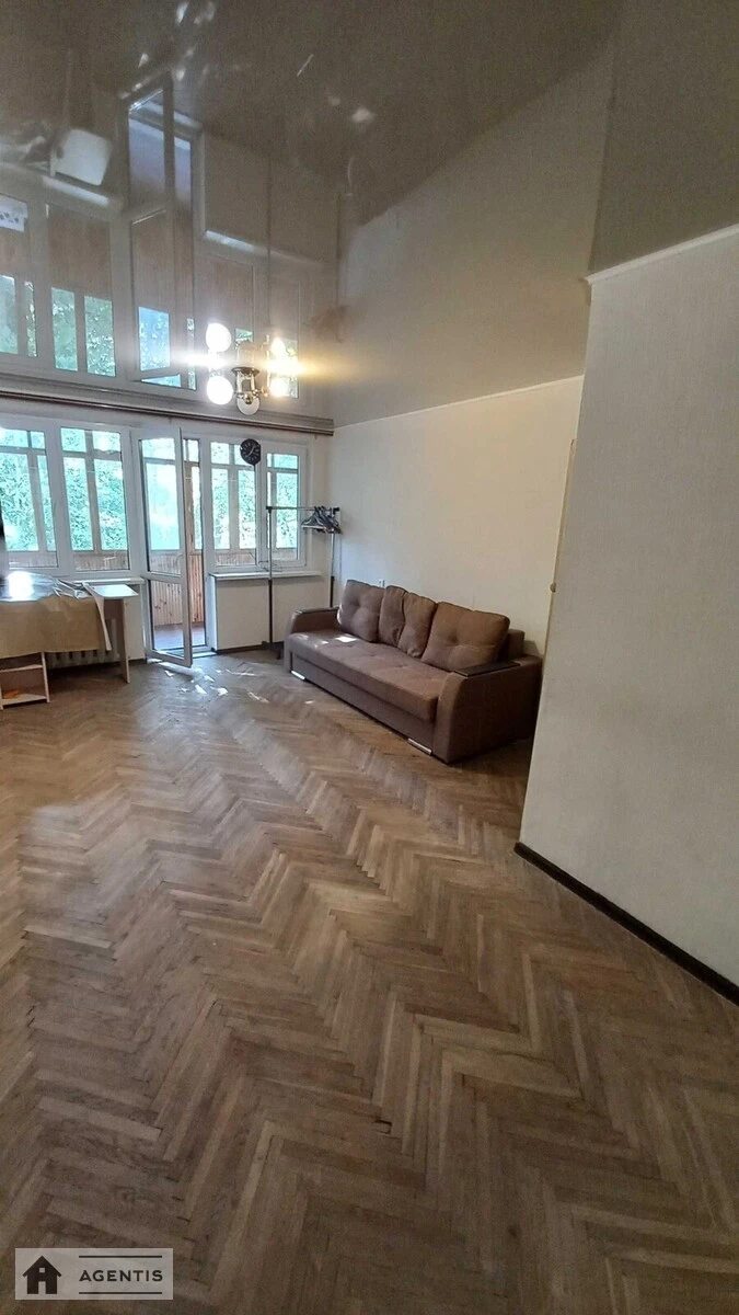 Сдам квартиру 1 комната, 39 m², 3 эт./9 этажей. 12, Генерала Генадія Воробйова вул. (Курська), Киев. 