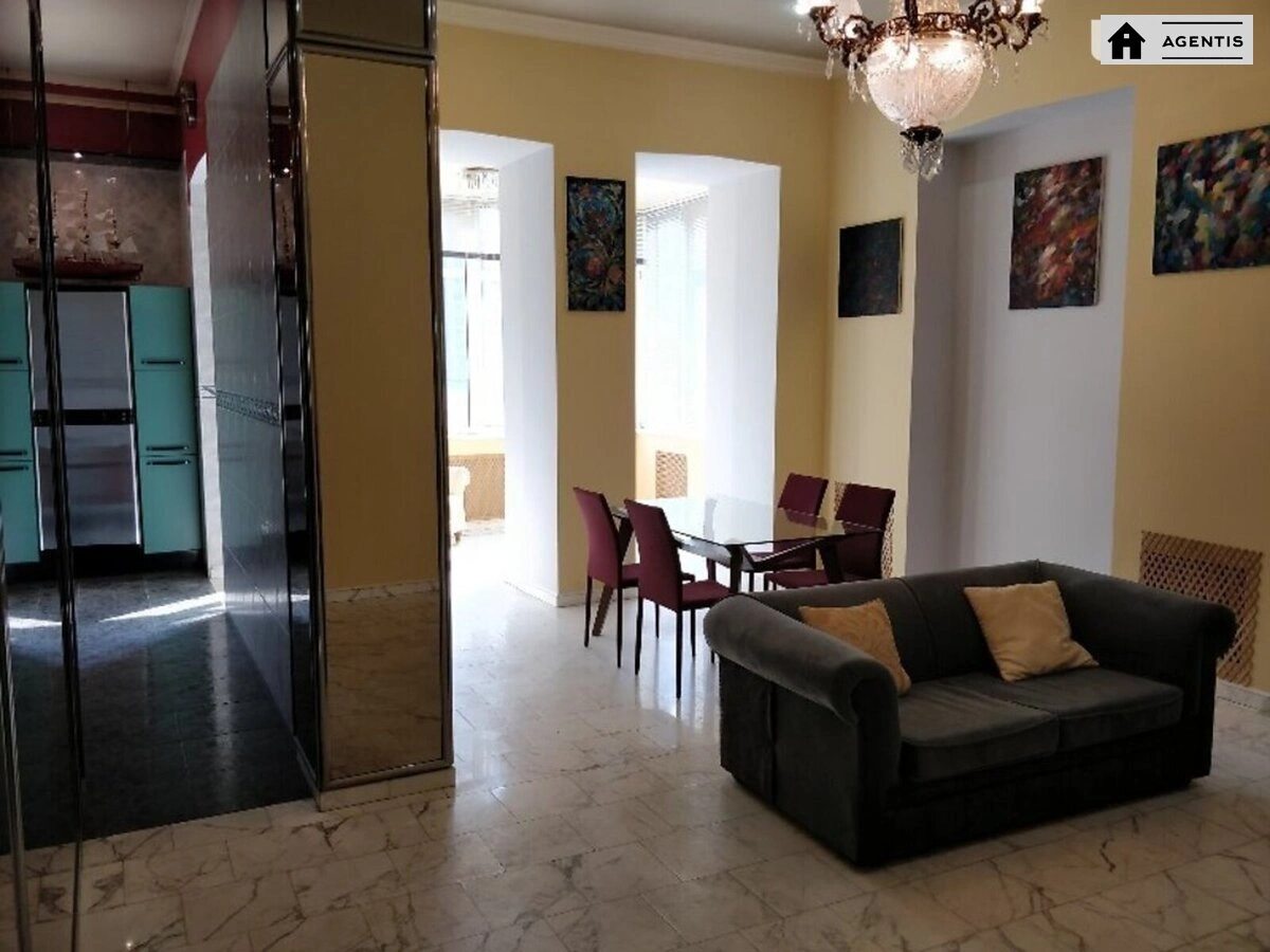 Apartment for rent 3 rooms, 120 m², 4th fl./4 floors. 11, Mytropolyta Vasylya Lypkivskoho vul. Urytskoho, Kyiv. 