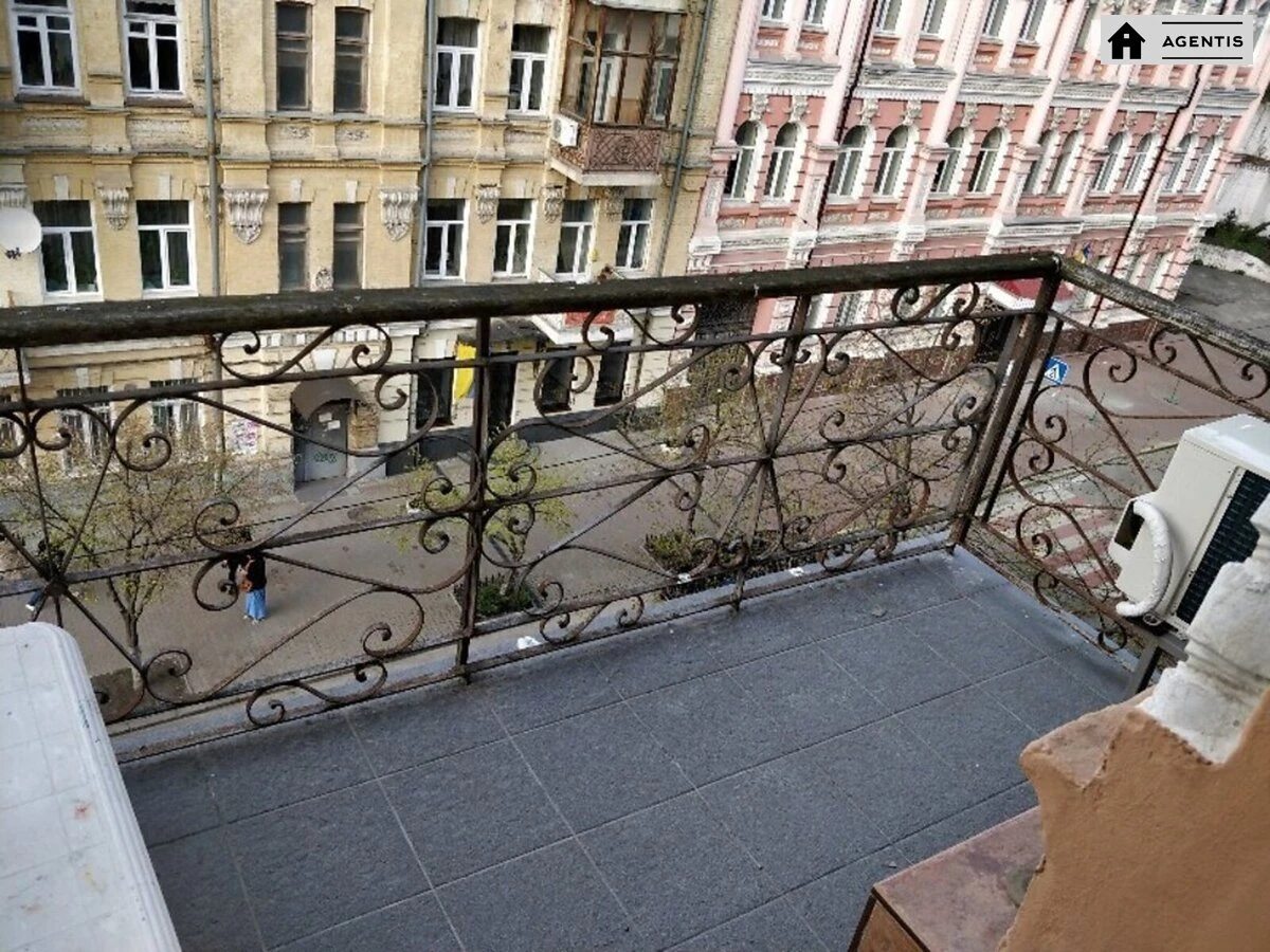 Apartment for rent 3 rooms, 120 m², 4th fl./4 floors. 11, Mytropolyta Vasylya Lypkivskoho vul. Urytskoho, Kyiv. 