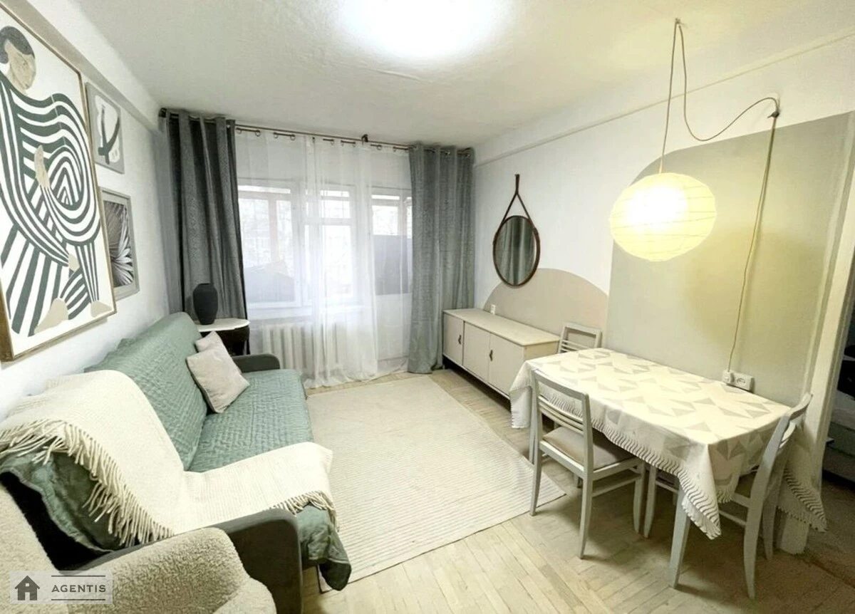 Apartment for rent 2 rooms, 45 m², 3rd fl./5 floors. Dniprovskyy rayon, Kyiv. 