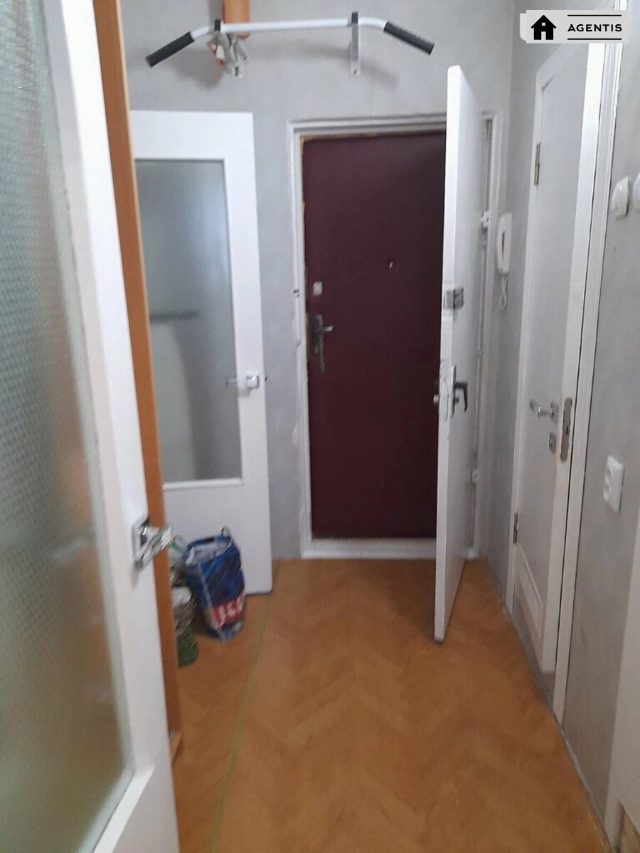 Сдам квартиру 1 комната, 33 m², 2 эт./9 этажей. 15, Бориса Гмирі вул., Киев. 