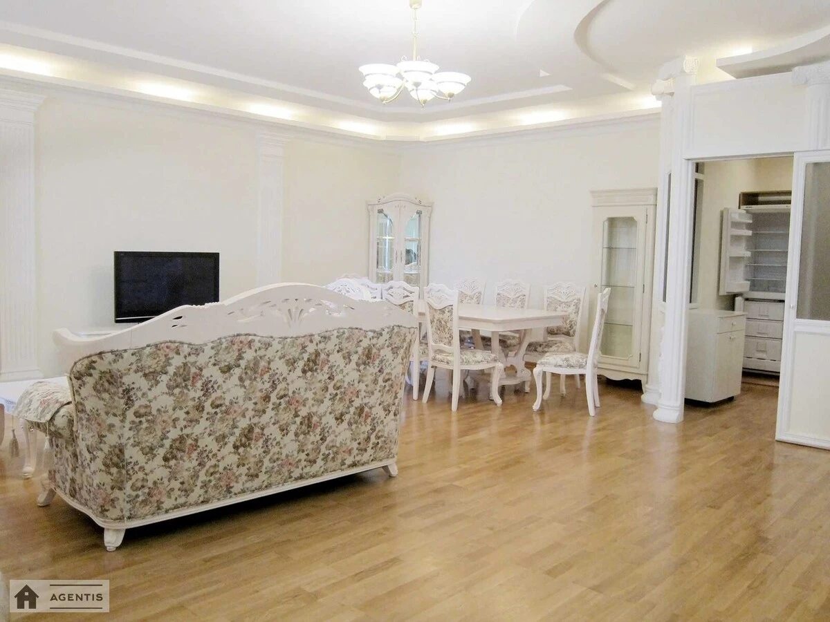 Сдам квартиру 3 комнаты, 130 m², 8 эт./10 этажей. 14, Паторжинского 14, Киев. 