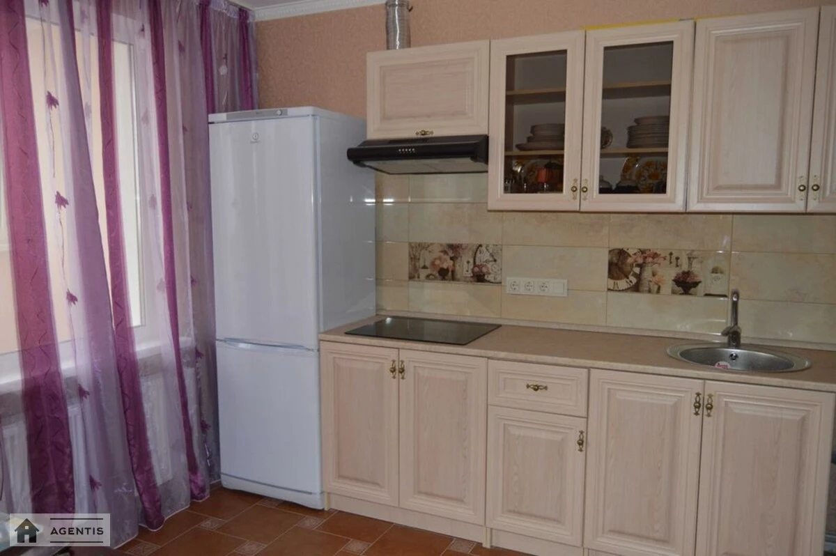 Сдам квартиру 1 комната, 49 m², 24 эт./25 этажей. 36, Урловская 36, Киев. 