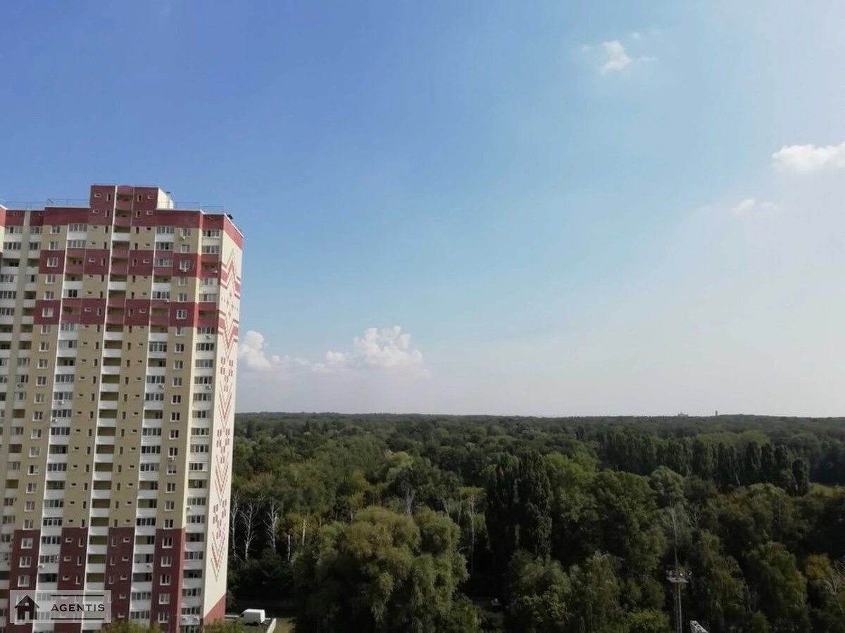 Сдам квартиру 3 комнаты, 100 m², 13 эт./25 этажей. 9, Академіка Глушкова просп., Киев. 