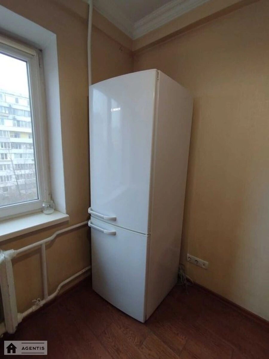 Сдам квартиру 2 комнаты, 49 m², 5 эт./9 этажей. 9, Энтузиастов 9, Киев. 