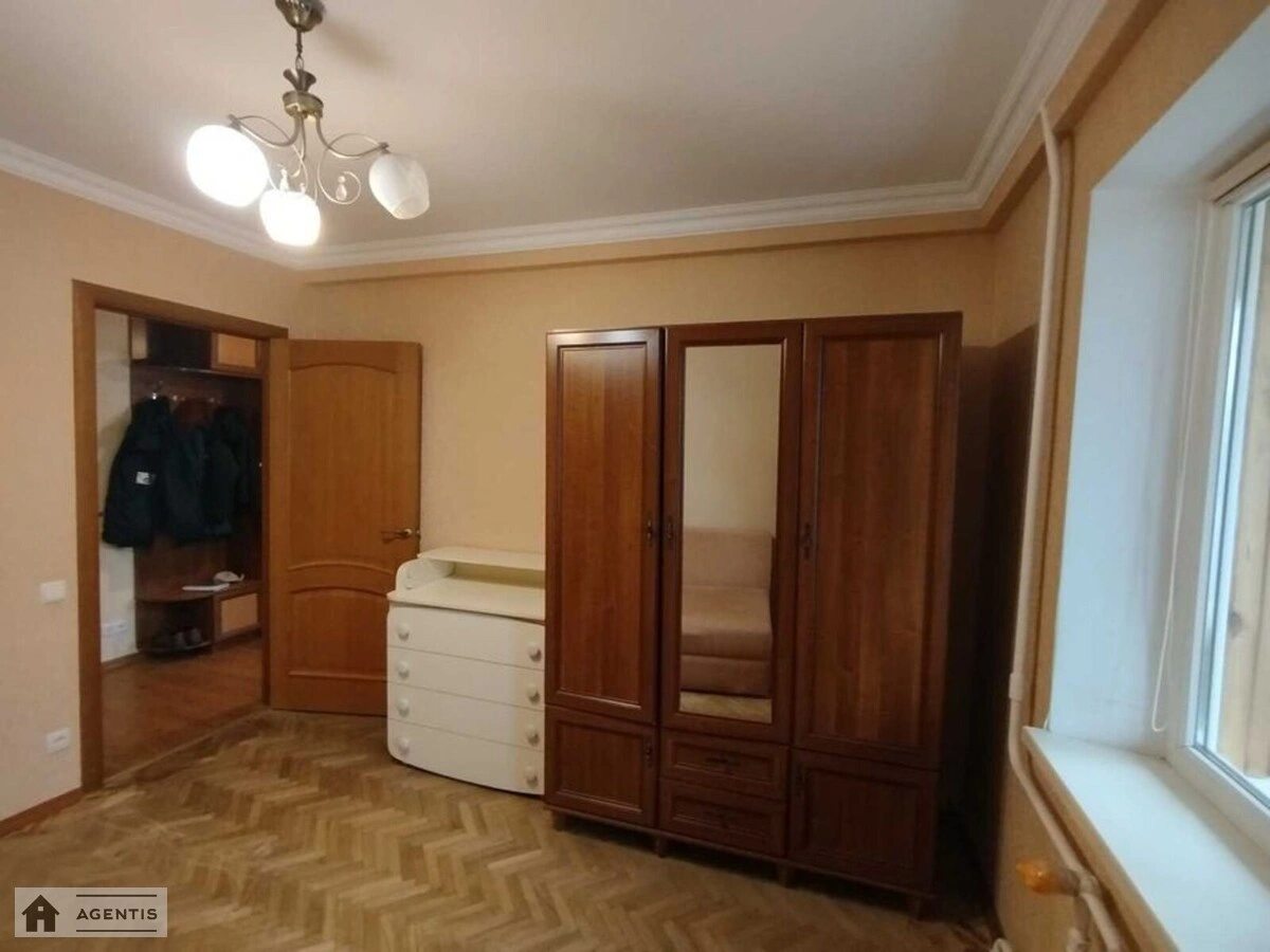 Сдам квартиру 2 комнаты, 49 m², 5 эт./9 этажей. 9, Энтузиастов 9, Киев. 