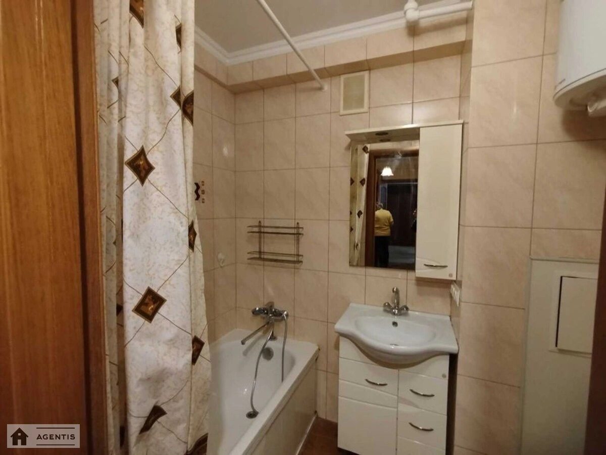 Сдам квартиру 2 комнаты, 49 m², 5 эт./9 этажей. 9, Энтузиастов 9, Киев. 