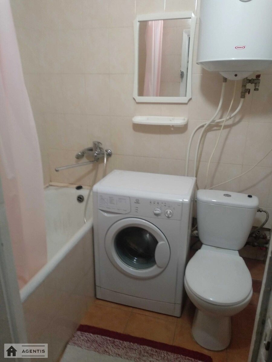 Сдам квартиру 1 комната, 40 m², 2 эт./12 этажей. 39, Валерія Лобановського просп. (Червонозоряний), Киев. 