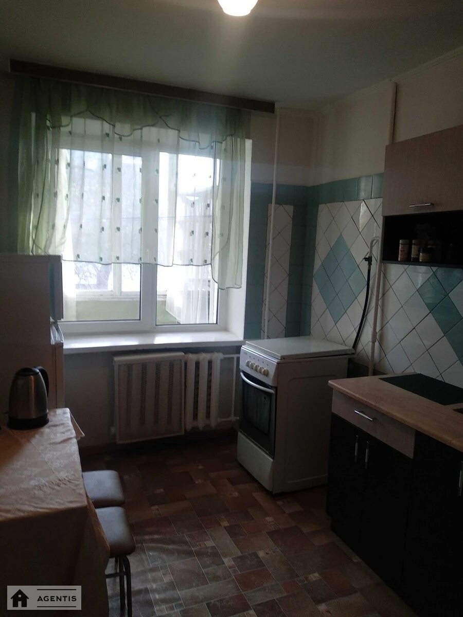 Сдам квартиру 1 комната, 40 m², 2 эт./12 этажей. 39, Валерія Лобановського просп. (Червонозоряний), Киев. 