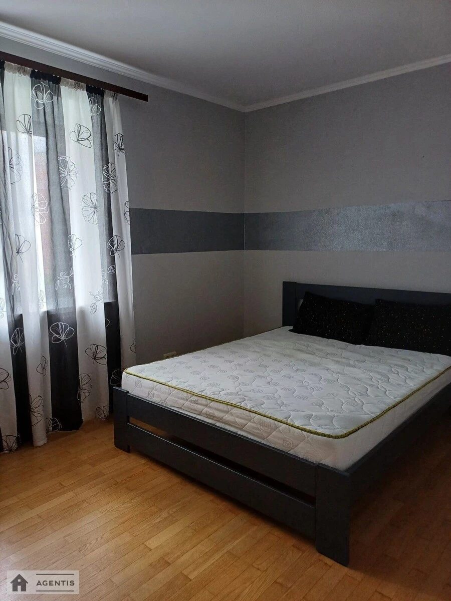 Сдам квартиру 2 комнаты, 70 m², 6 эт./16 этажей. 11, Вишняковская 11, Киев. 