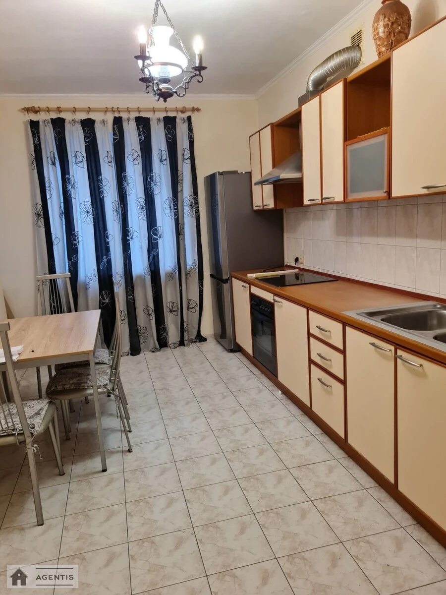 Сдам квартиру 2 комнаты, 70 m², 6 эт./16 этажей. 11, Вишняковская 11, Киев. 