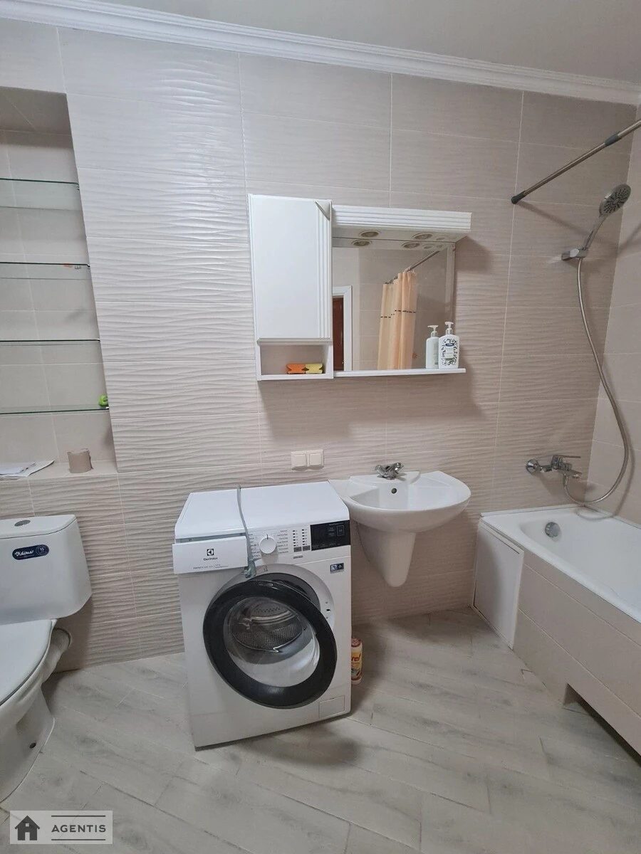 Сдам квартиру 2 комнаты, 70 m², 6 эт./16 этажей. 11, Вишняковская 11, Киев. 