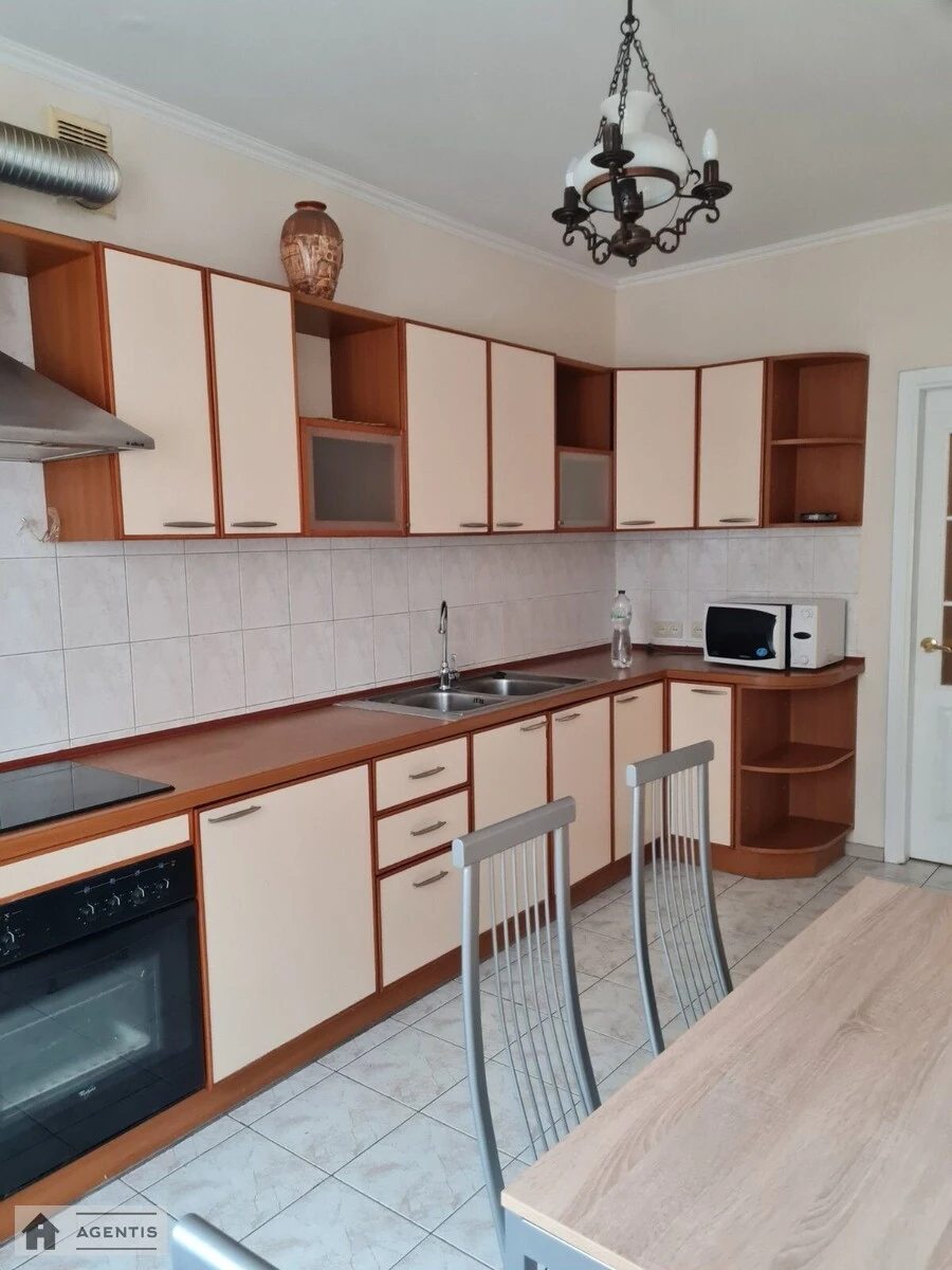 Сдам квартиру 2 комнаты, 70 m², 6 эт./16 этажей. 11, Вишняковская 11, Киев. 