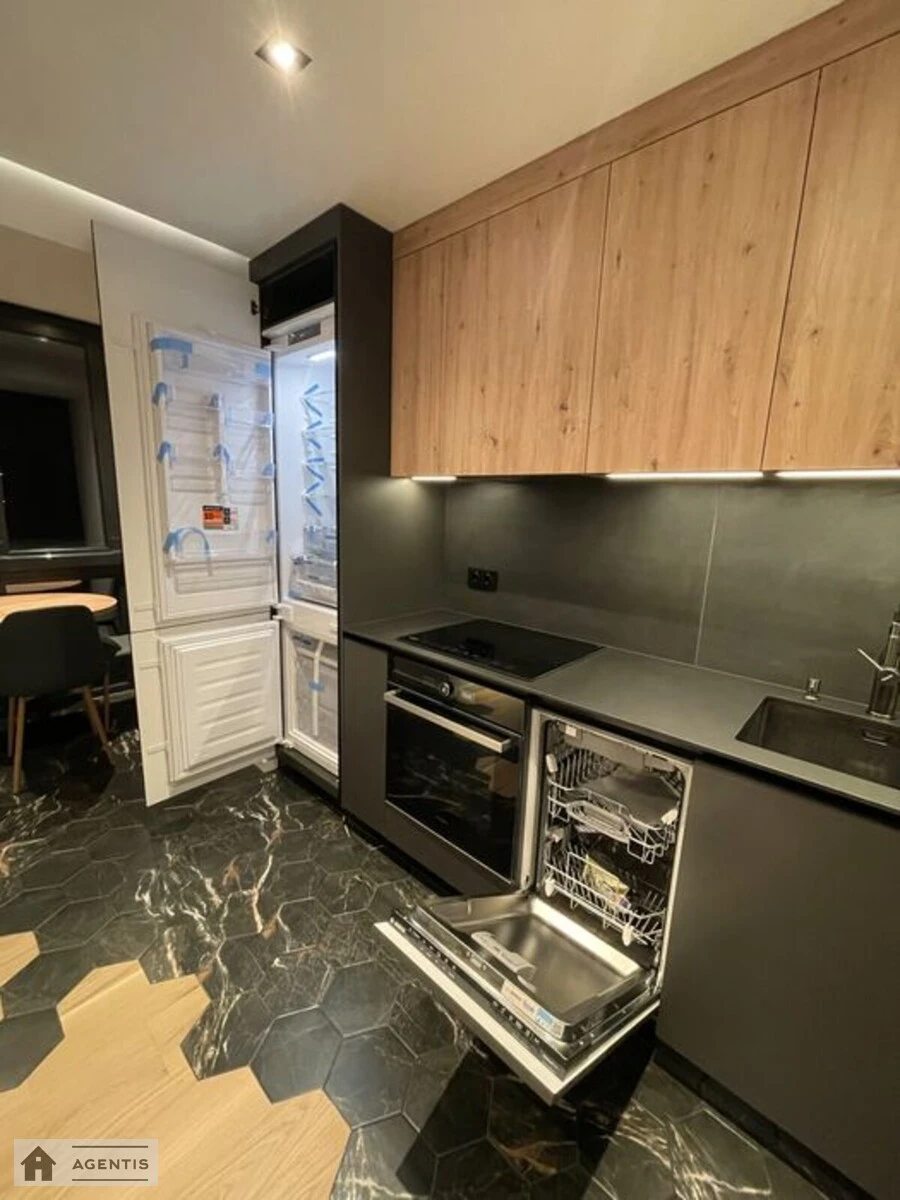 Сдам квартиру 1 комната, 45 m², 12 эт./14 этажей. 4, Ломаківська вул. (Мічуріна), Киев. 