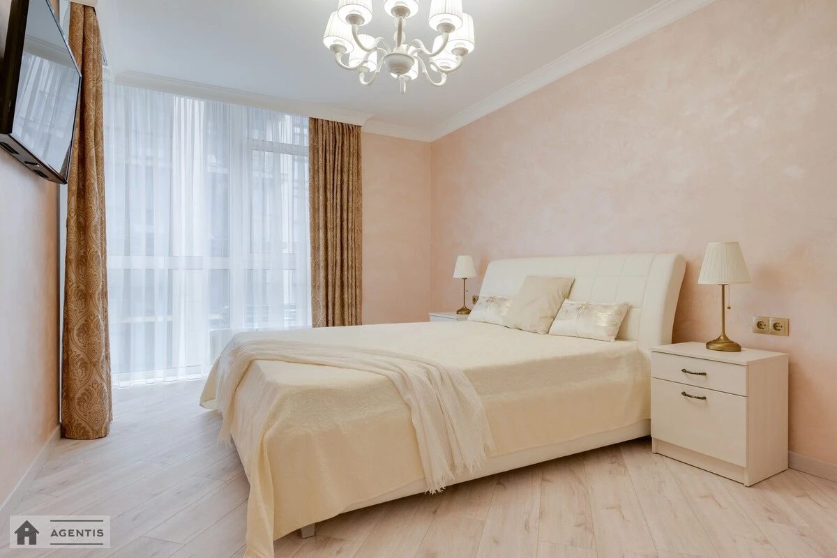 Сдам квартиру 1 комната, 52 m², 4 эт./22 этажа. 55, Предславинская 55, Киев. 