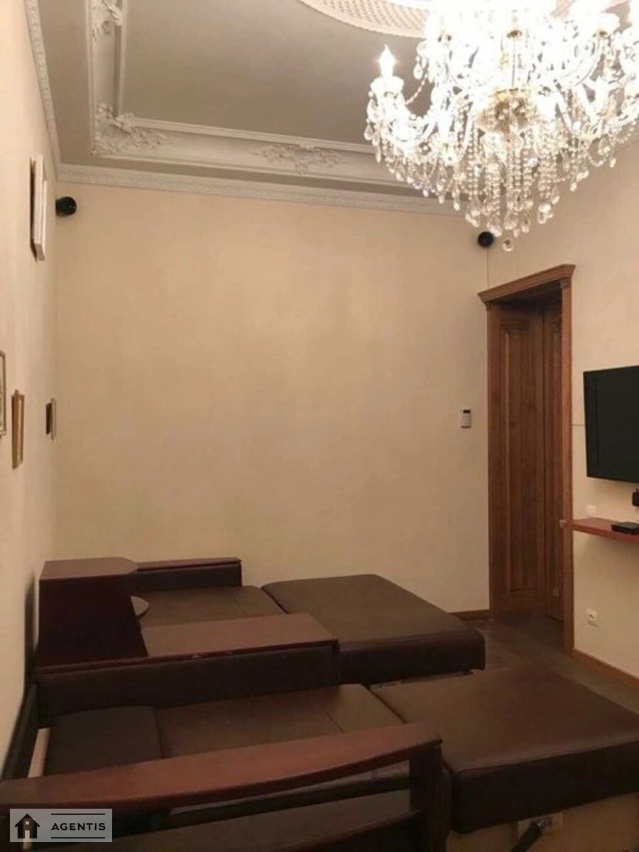 Сдам квартиру 2 комнаты, 56 m², 3 эт./4 этажа. 25, Институтская 25, Киев. 